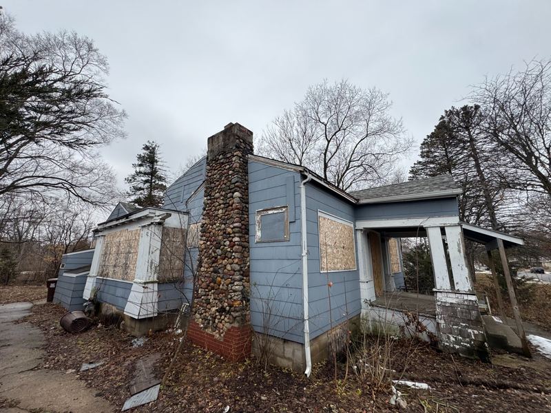 Boarded up single family home - we buy houses in any condition
