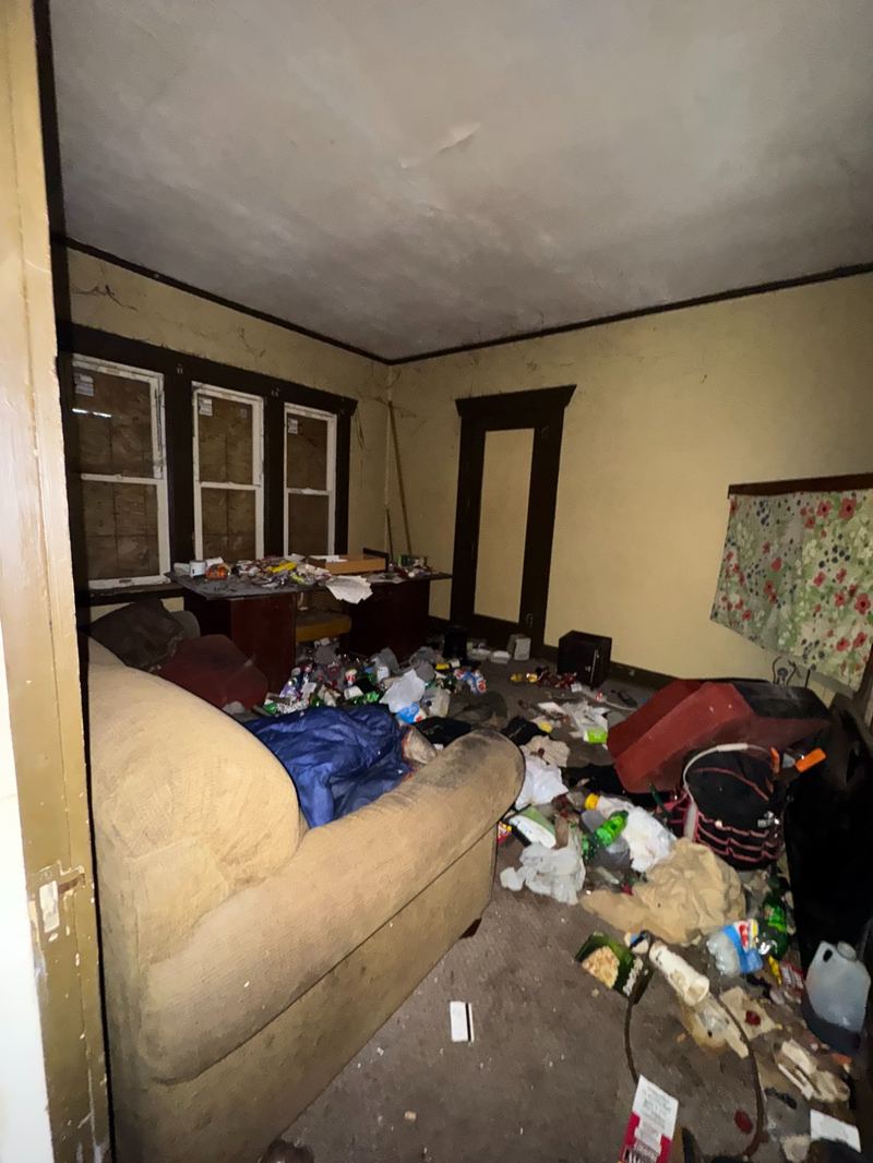 House with hoarding and clutter - we buy houses as-is, no cleaning needed